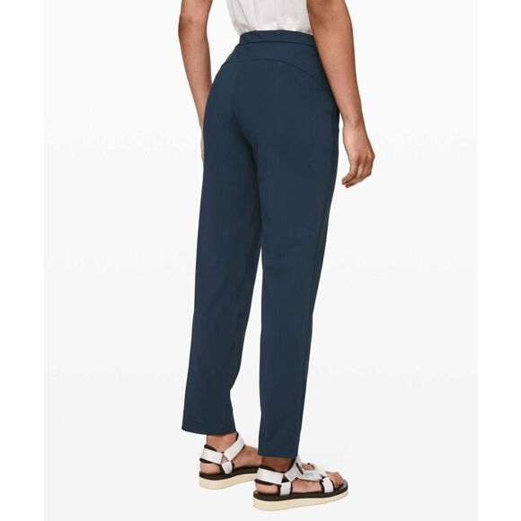 219-EUC Size 8 Lululemon On The Move Pant *Lightweight - Picture 2 of 2